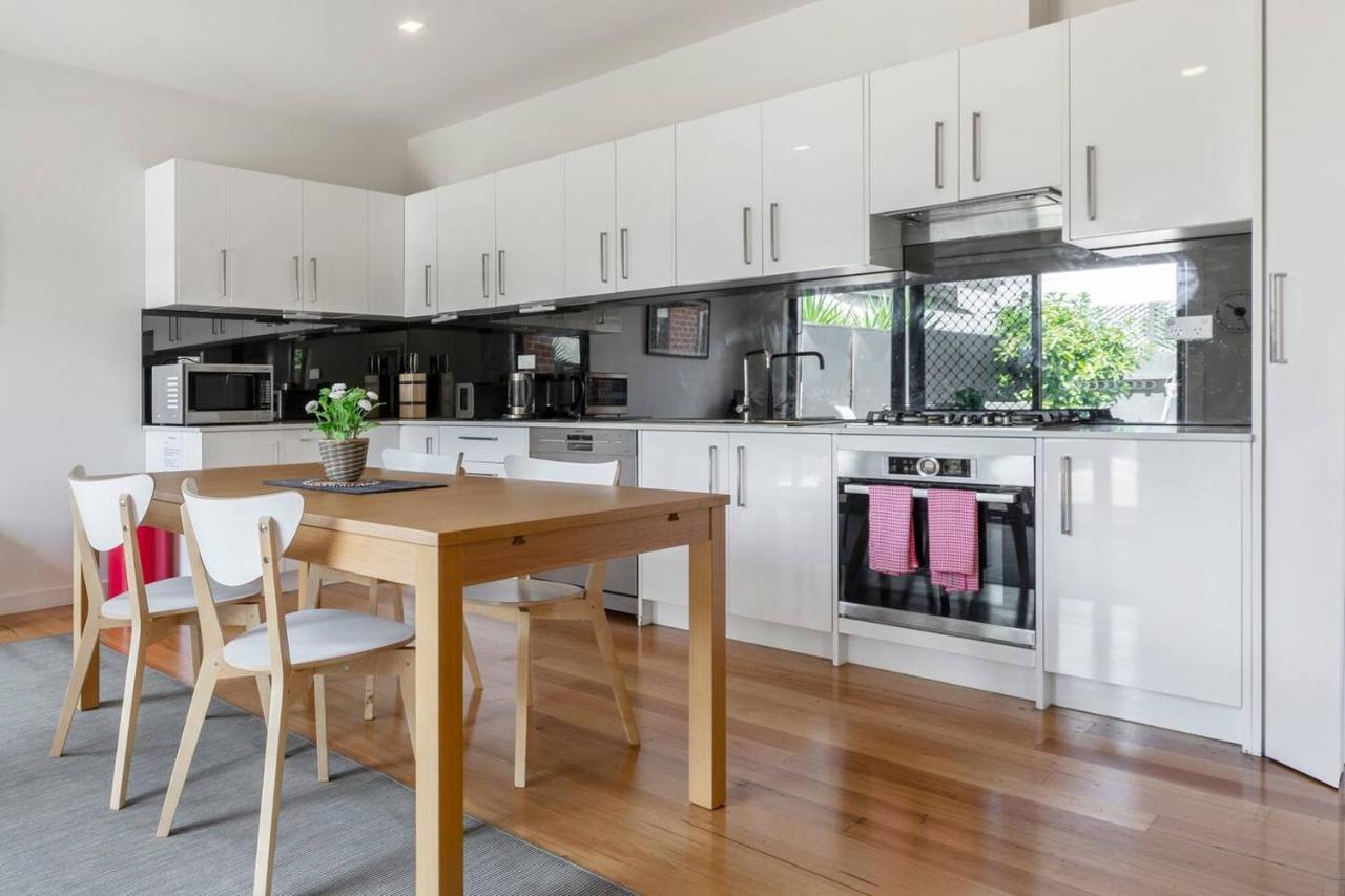 Trendy And Spacious Brunswick With Outdoor Deck Holiday home Melbourne
