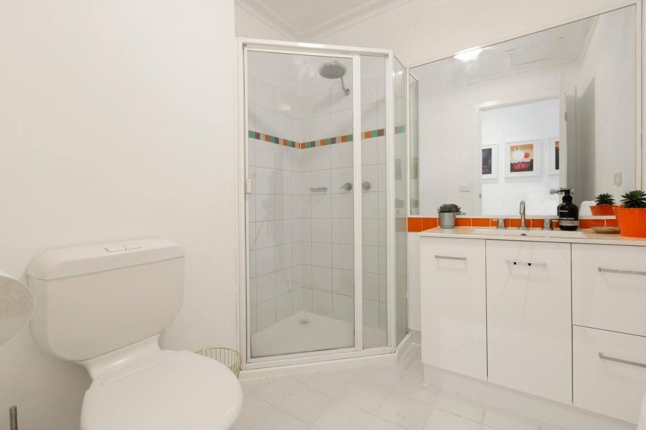 Apartment Stylish Treetop Escape On Buzzing Swanston Street *