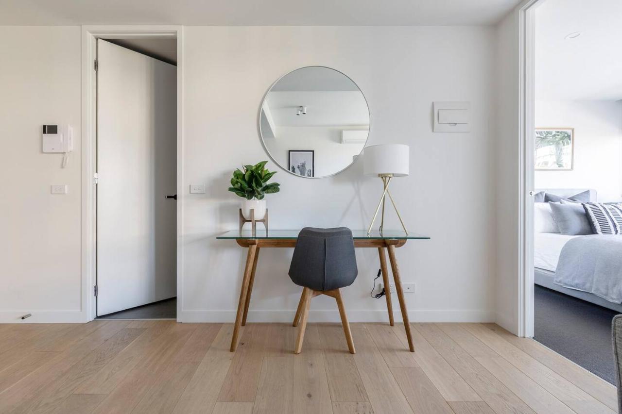 Apartment Stunning Modern Style With A Gym, Pool And *