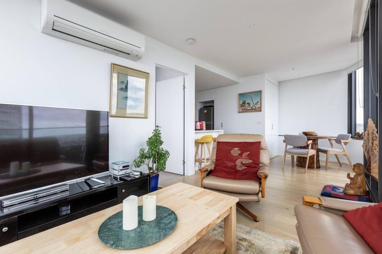 Bright And Stylish With Bay Views, Pool And Sauna Apartment