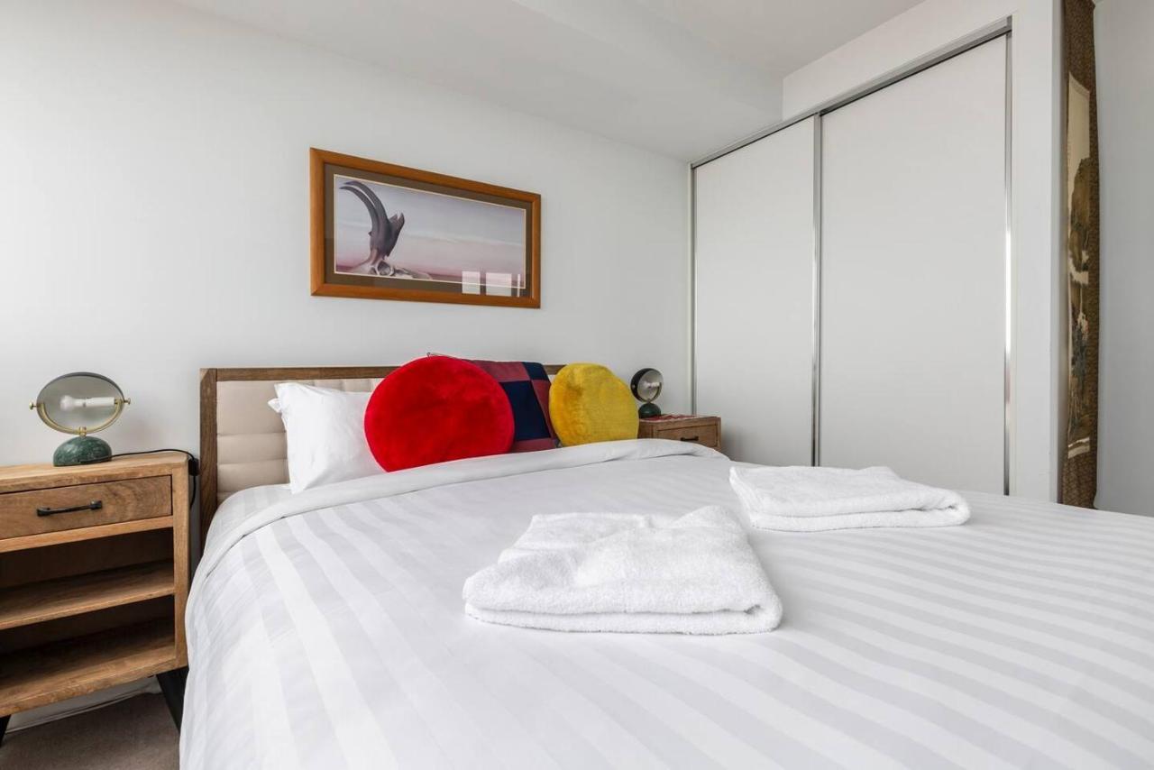 Bright And Stylish With Bay Views, Pool And Sauna Apartment *