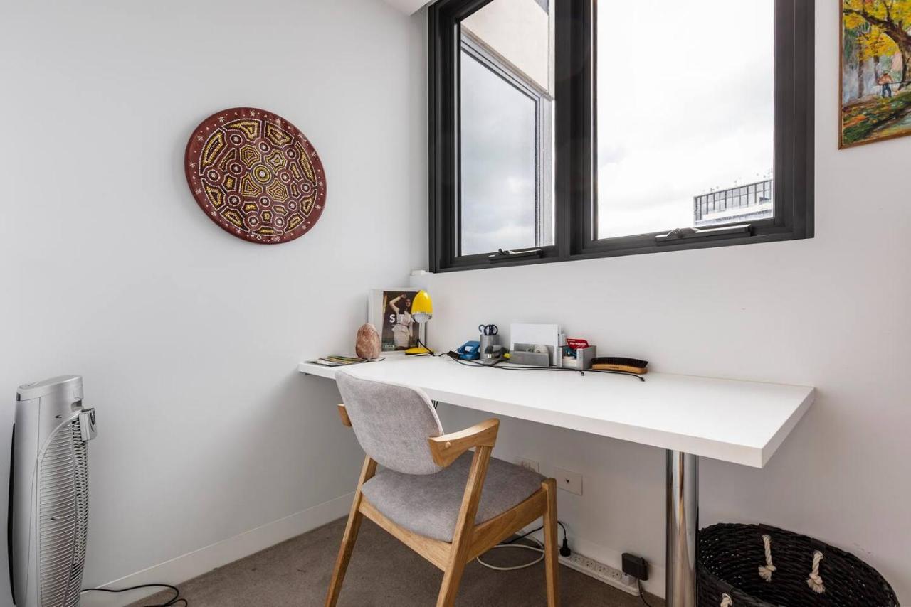 Apartment Bright And Stylish With Bay Views, Pool And Sauna
