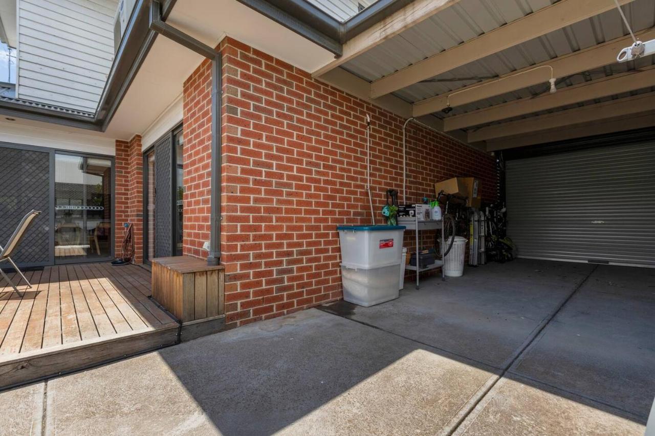 Trendy And Spacious Brunswick With Outdoor Deck Holiday home Melbourne