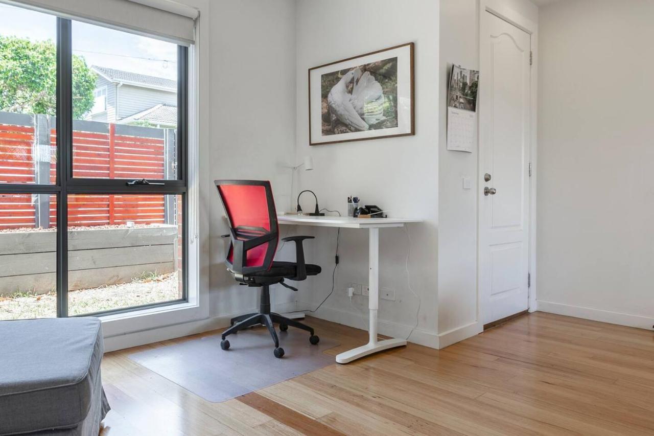 Trendy And Spacious Brunswick With Outdoor Deck Holiday home *