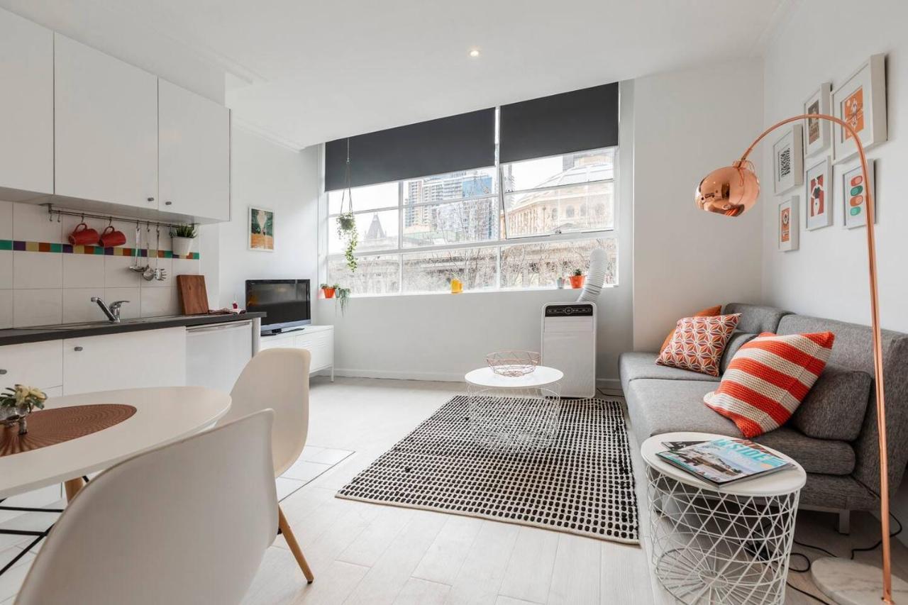 Apartment Stylish Treetop Escape On Buzzing Swanston Street