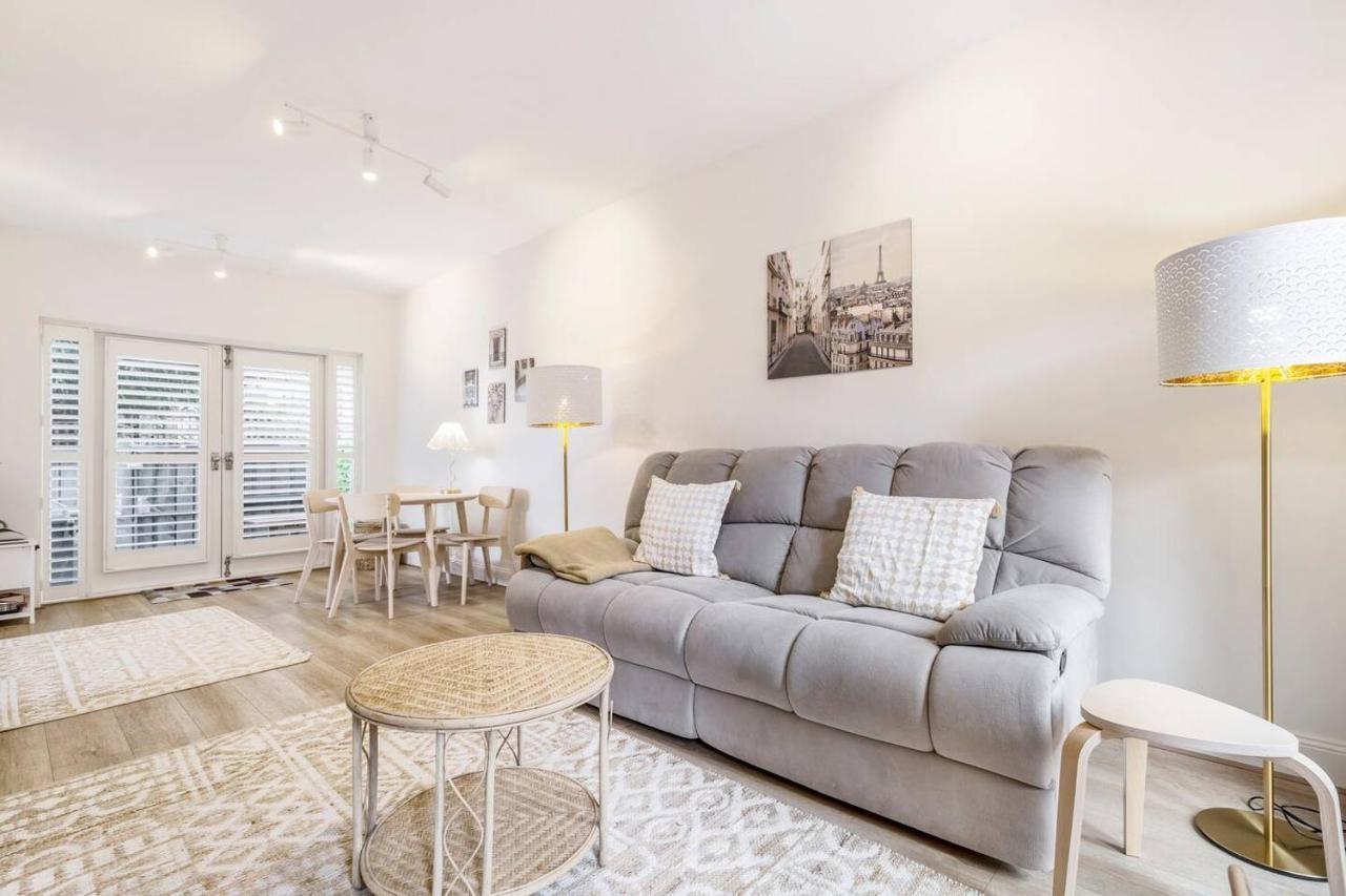 La Maison - Parisian Charm Moments From High Street * Melbourne