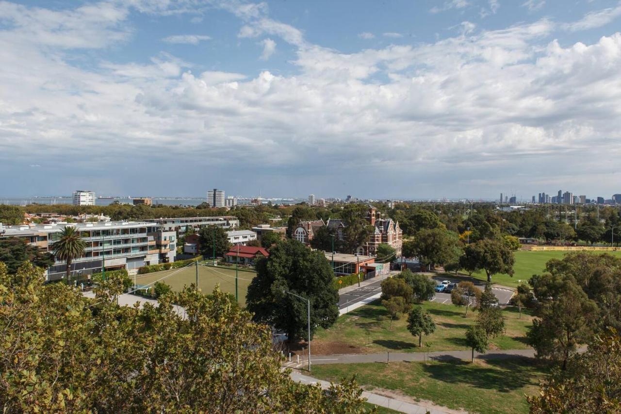 St Kilda Sanctuary Next To Park Apartment