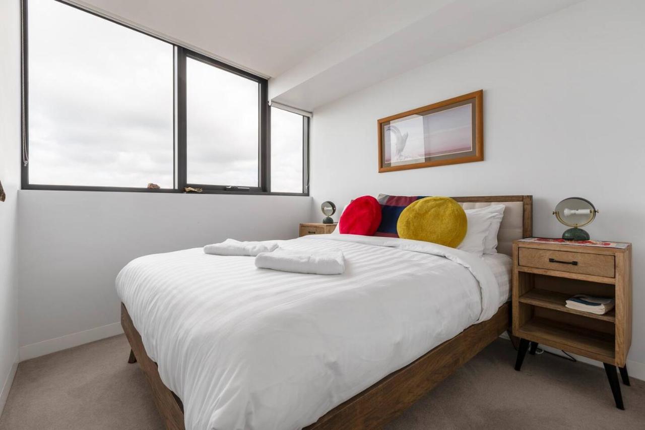 Bright And Stylish With Bay Views, Pool And Sauna Apartment