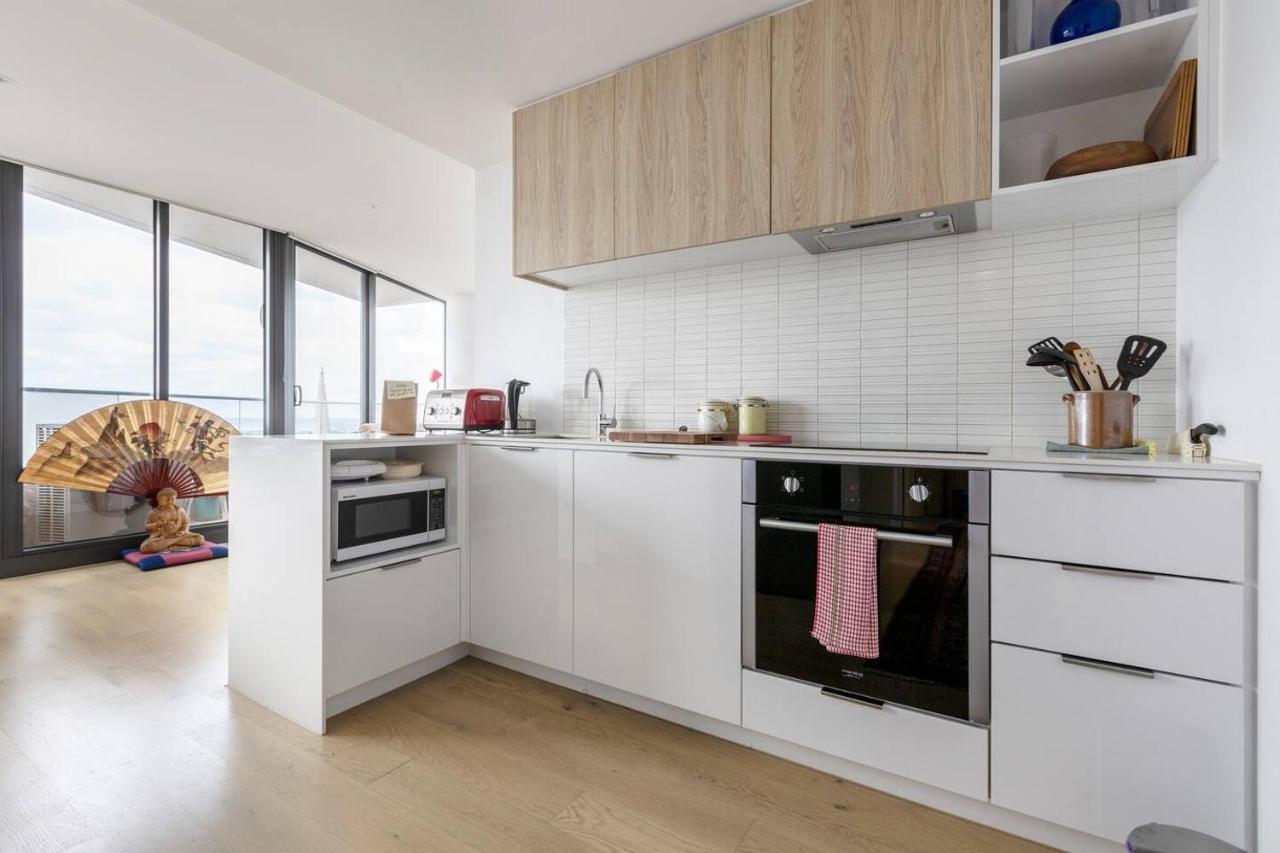 Apartment Bright And Stylish With Bay Views, Pool And Sauna