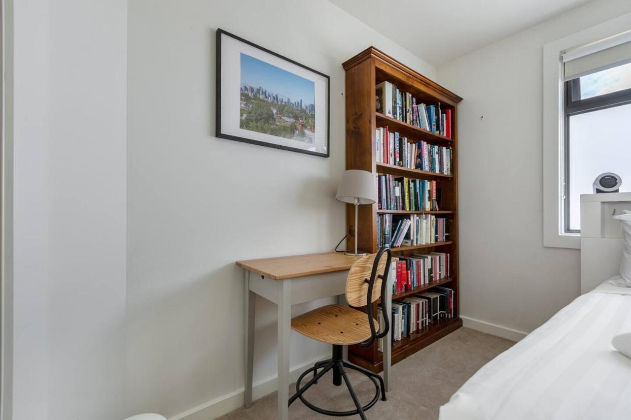 Trendy And Spacious Brunswick With Outdoor Deck *