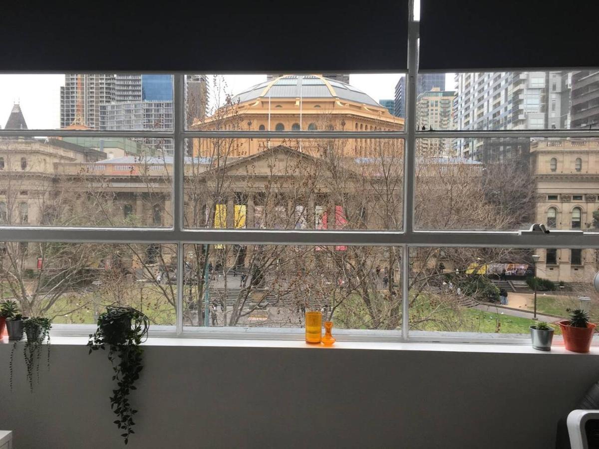 Apartment Stylish Treetop Escape On Buzzing Swanston Street