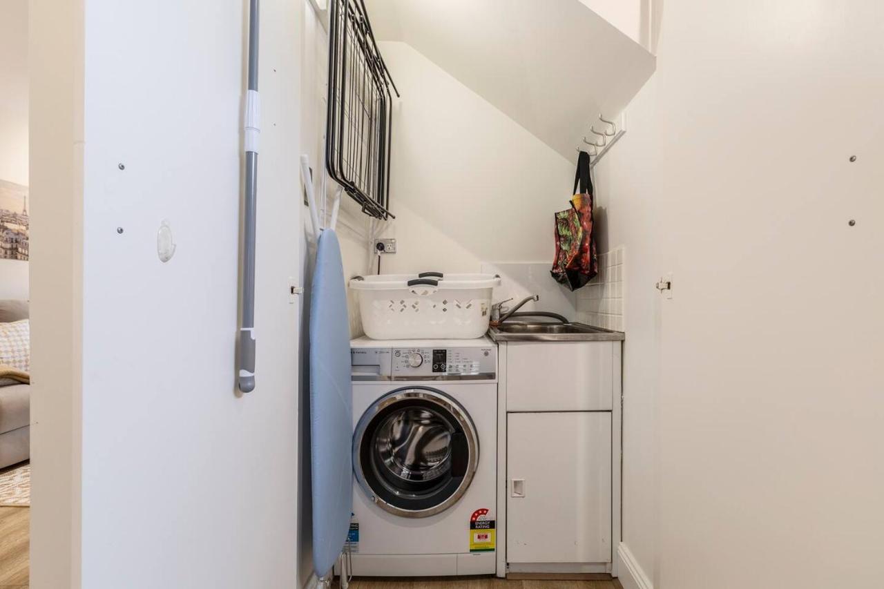 Holiday home La Maison - Parisian Charm Moments From High Street Melbourne