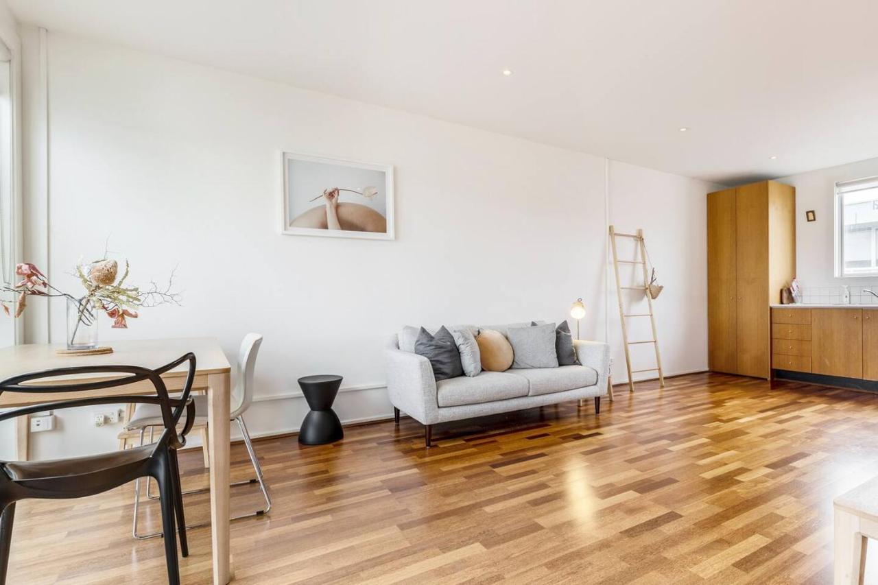 The Sunroom - Minimalist Chic Moments From Chapel St