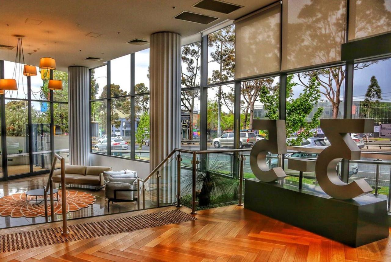 Bright And Stylish With Bay Views, Pool And Sauna Apartment Melbourne