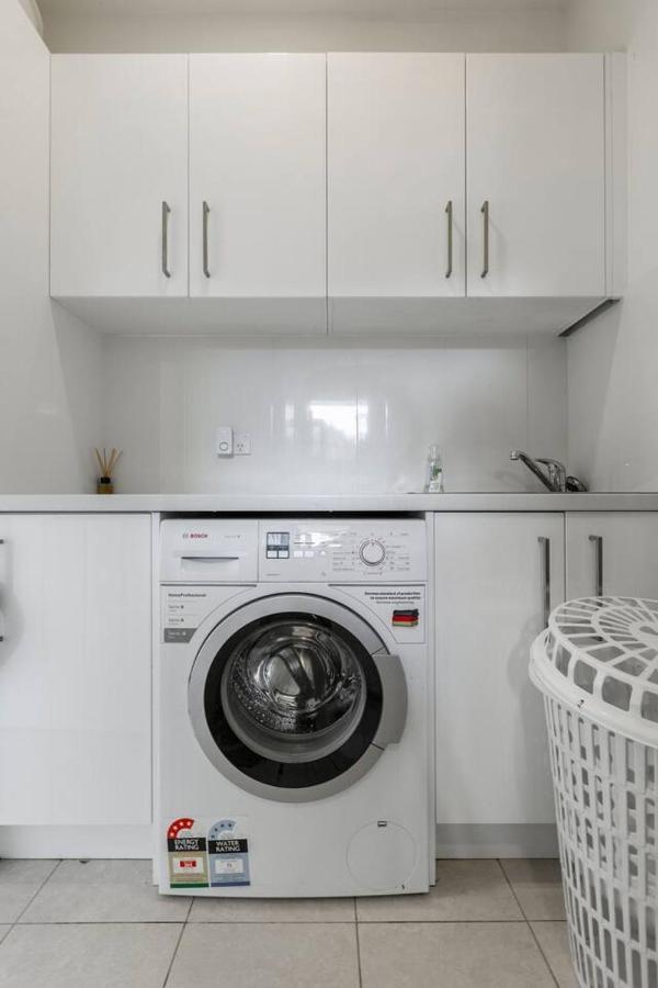 Trendy And Spacious Brunswick With Outdoor Deck Holiday home *