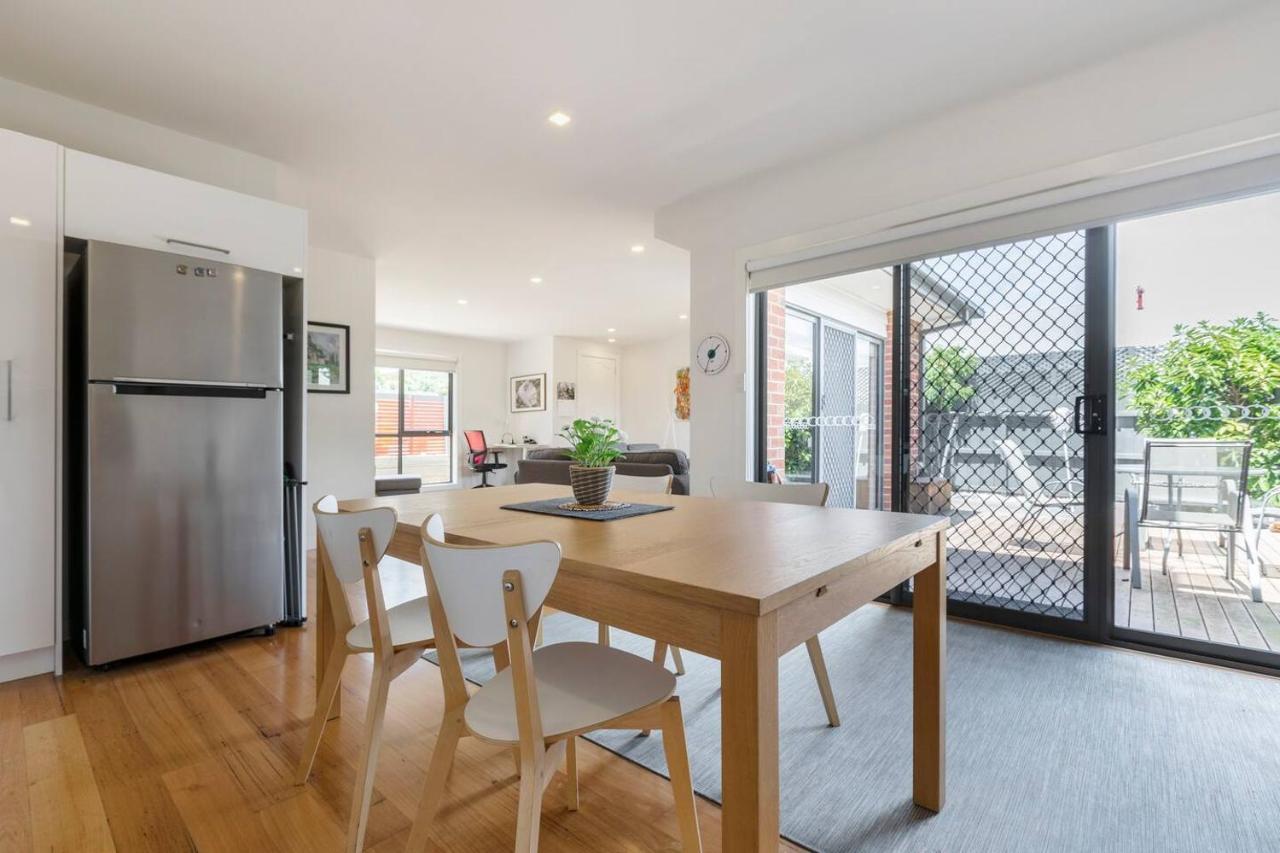 Trendy And Spacious Brunswick With Outdoor Deck Holiday home *