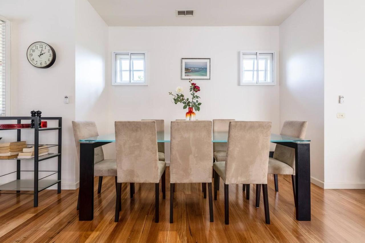 Holiday home The Poppy - Townhouse Chic With Country Flair Melbourne
