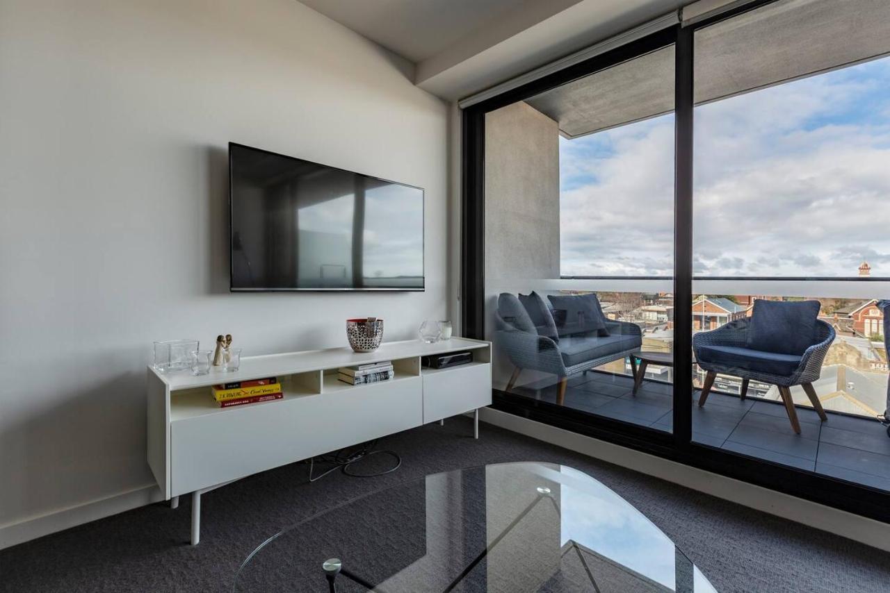 Apartment Light-filled Stylish Living In Diverse Hawthorn