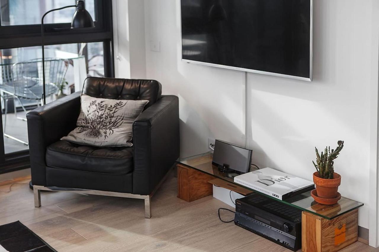 Scenic Penthouse Living In The Heart Of *