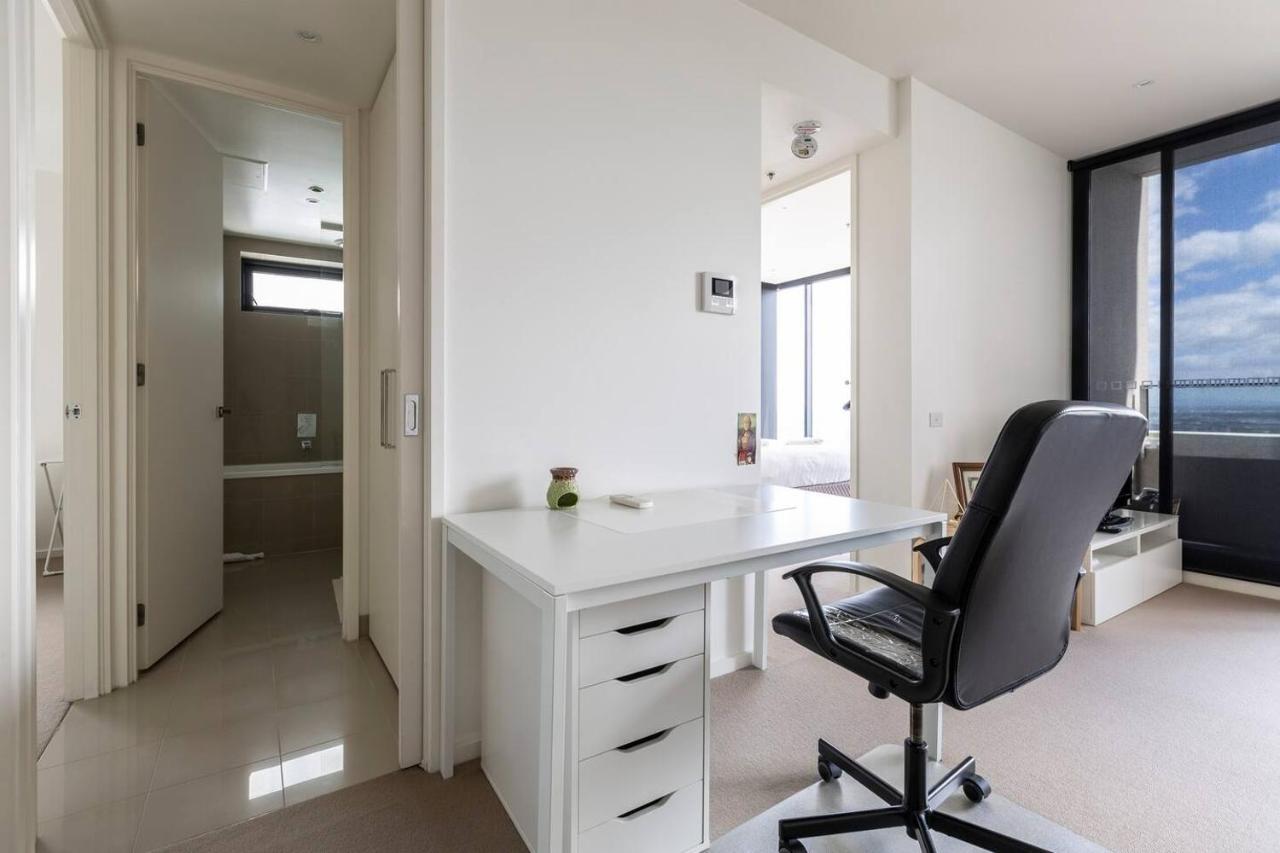 Apartment Light, Elevated Living Near Queen Victoria Market *