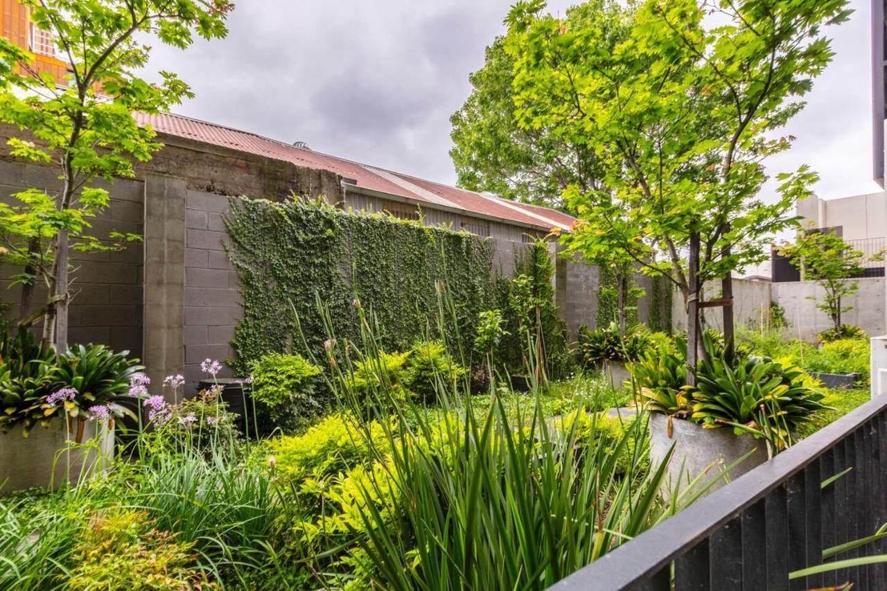 Laneway Leisure - Leafy Delight In The Heart Of Fitzroy Apartment *