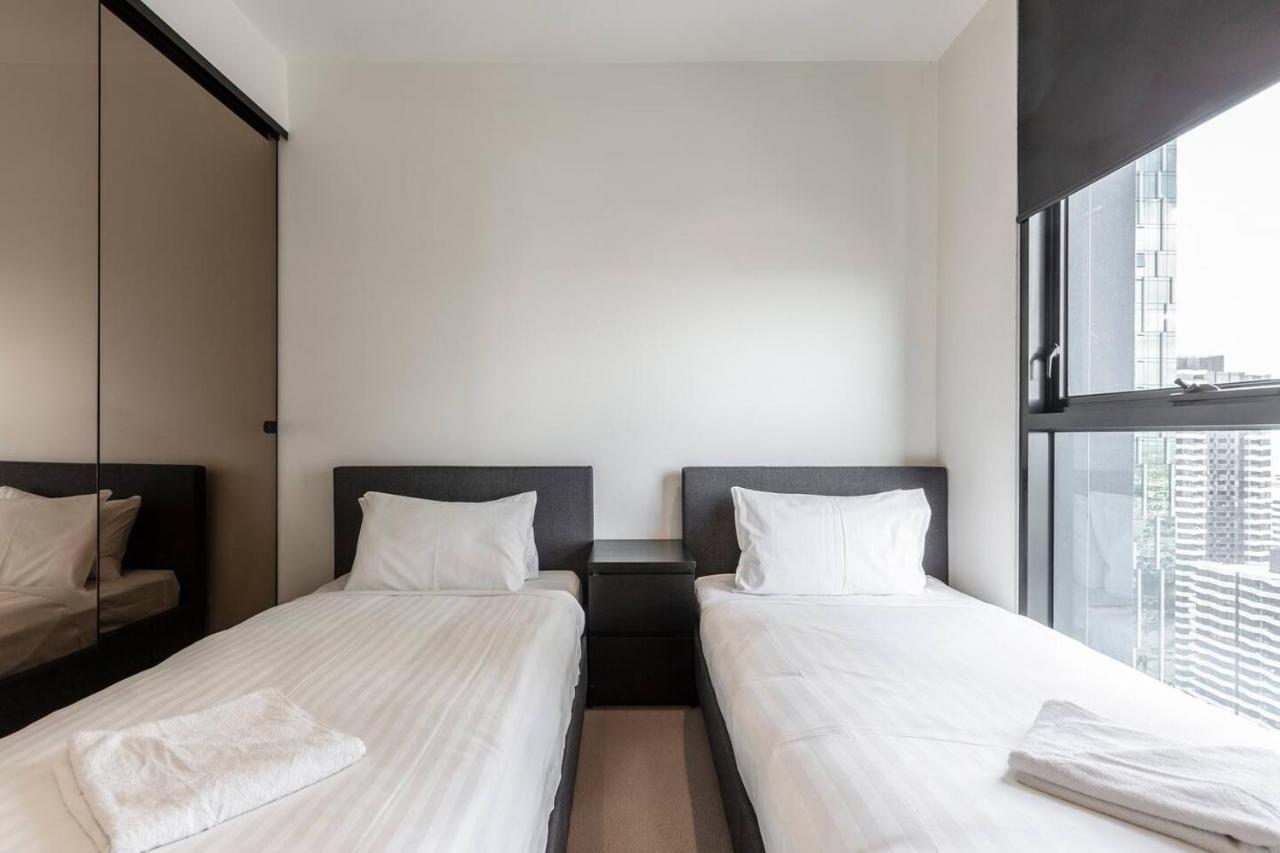 Light, Elevated Living Near Queen Victoria Market Apartment *