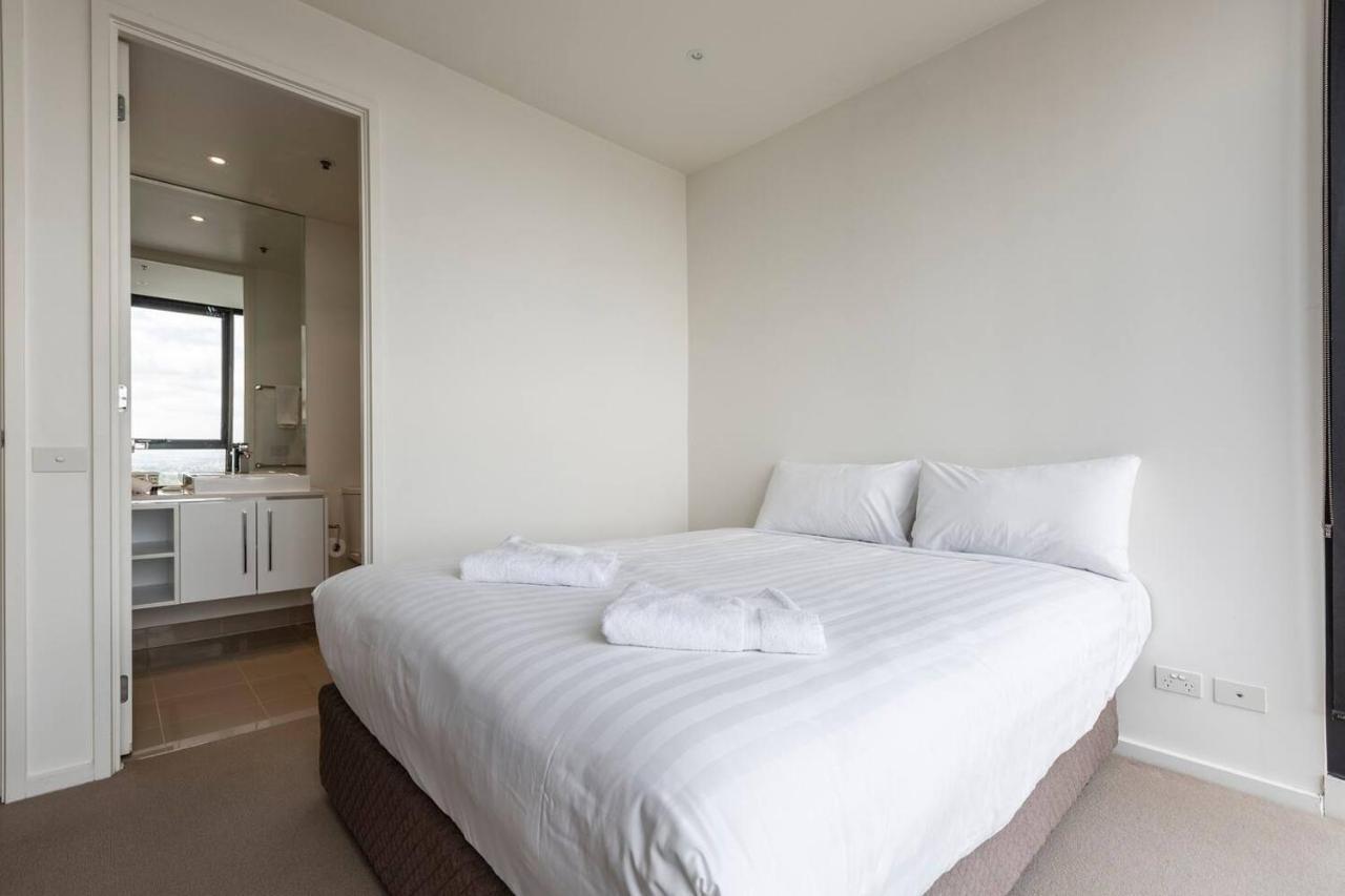 Light, Elevated Living Near Queen Victoria Market Apartment *