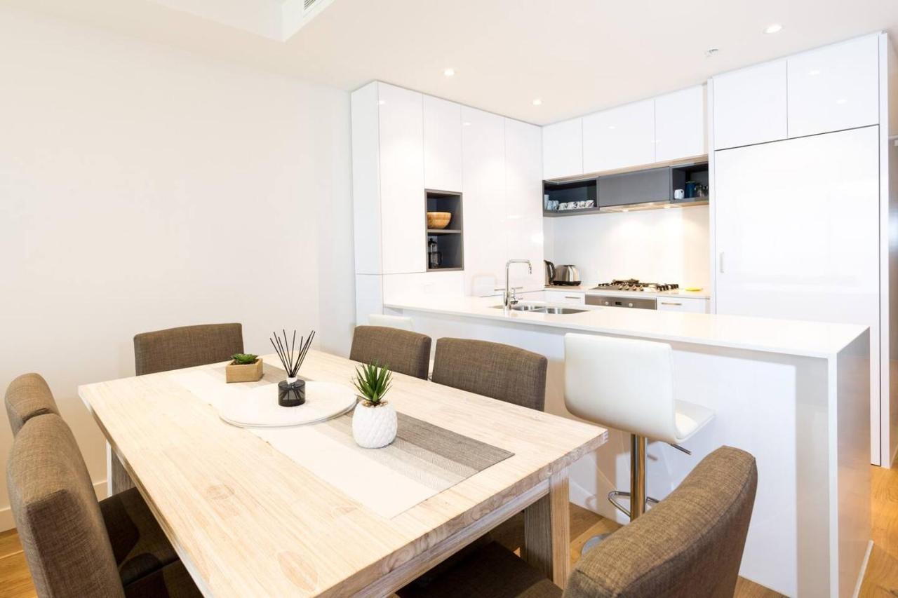 Sun-lit Suburban Near Westfield Doncaster Apartment Melbourne