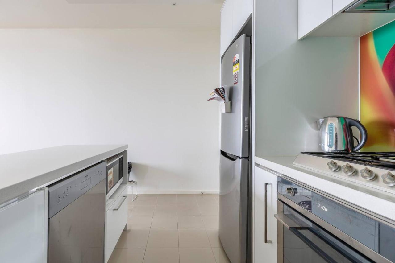 Apartment Light, Elevated Living Near Queen Victoria Market *