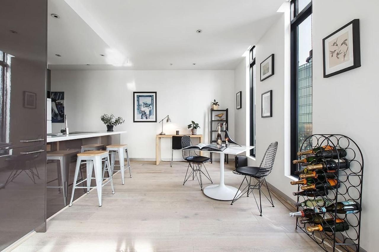 Scenic Penthouse Living In The Heart Of Apartment *