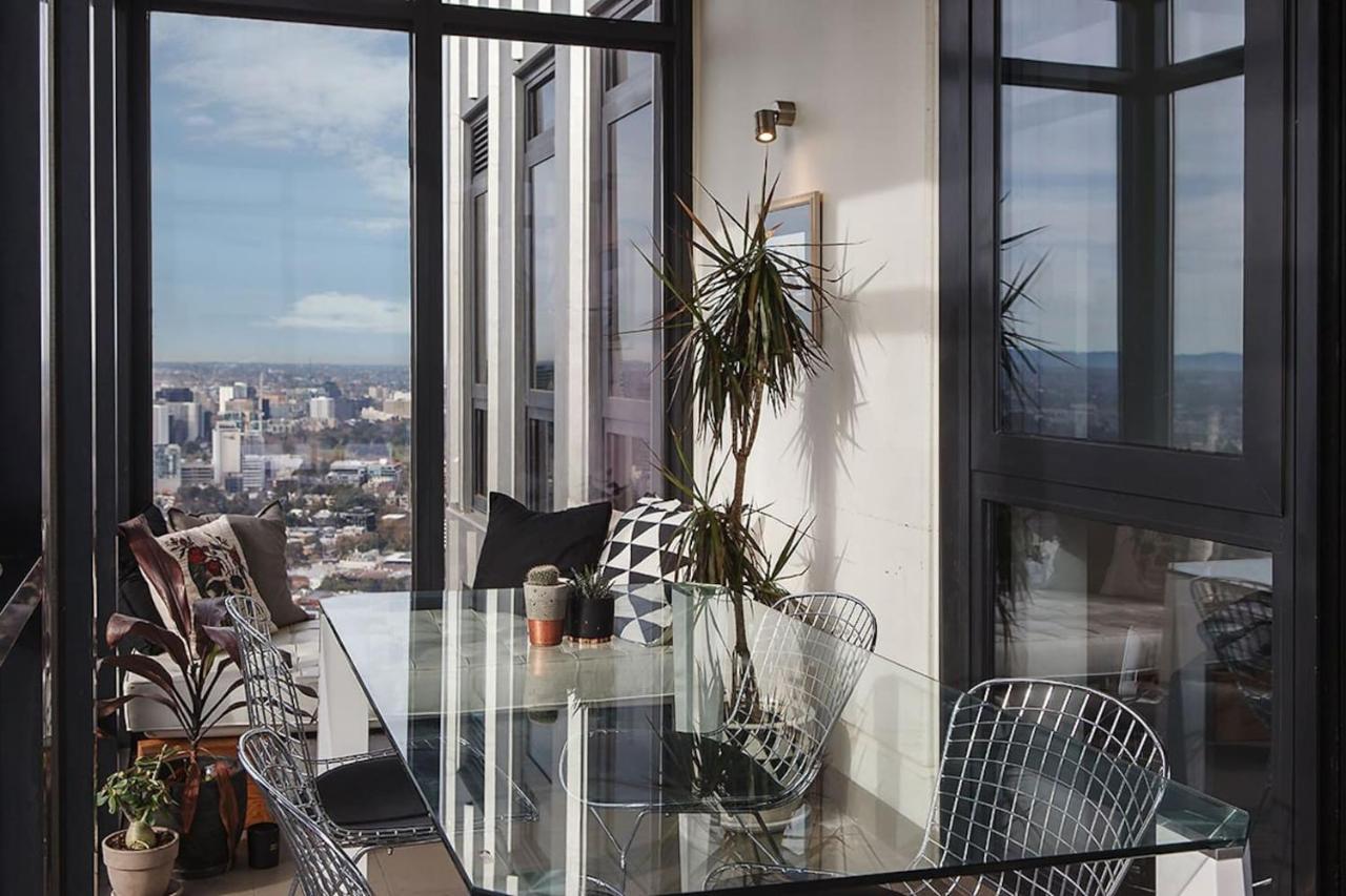 Scenic Penthouse Living In The Heart Of * Melbourne