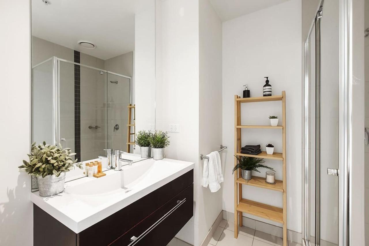 Scenic Penthouse Living In The Heart Of *