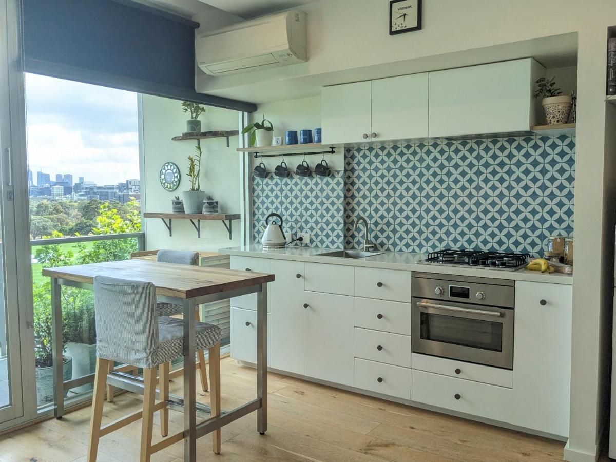 Spectacular Sunset Hideaway Bestview St Kilda Boutique Self-contained Luxury Apartment