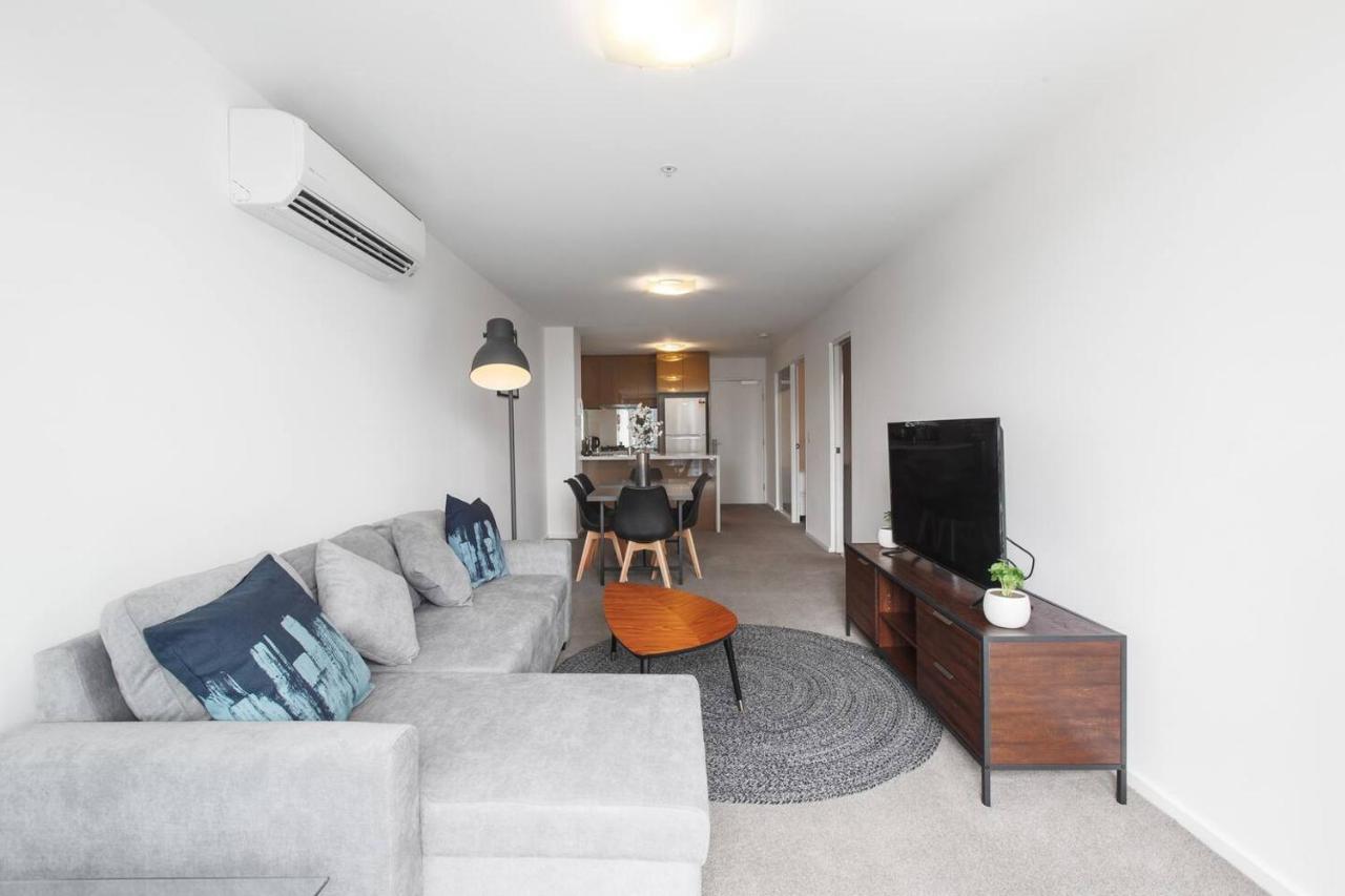 Stunning Sky-high Urban Pad At Southbank Apartment