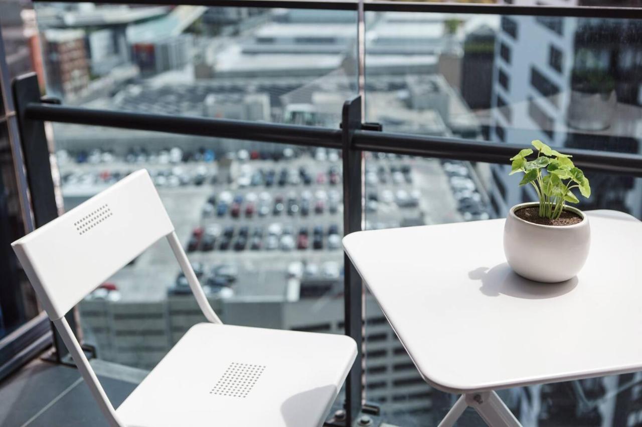 Apartment Stunning Sky-high Urban Pad At Southbank *