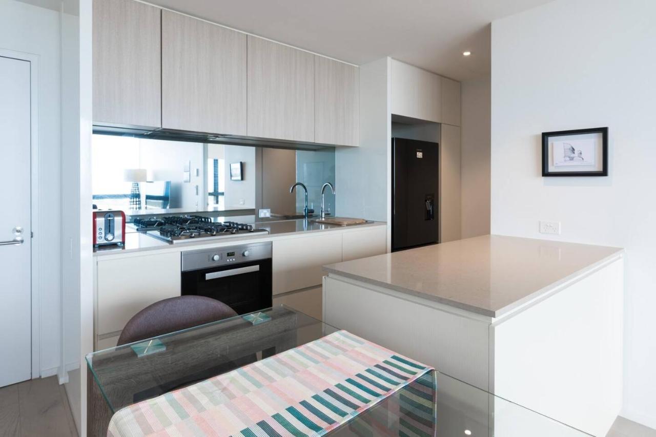 Elevated Waterfront With Indoor Pool And Views Apartment *