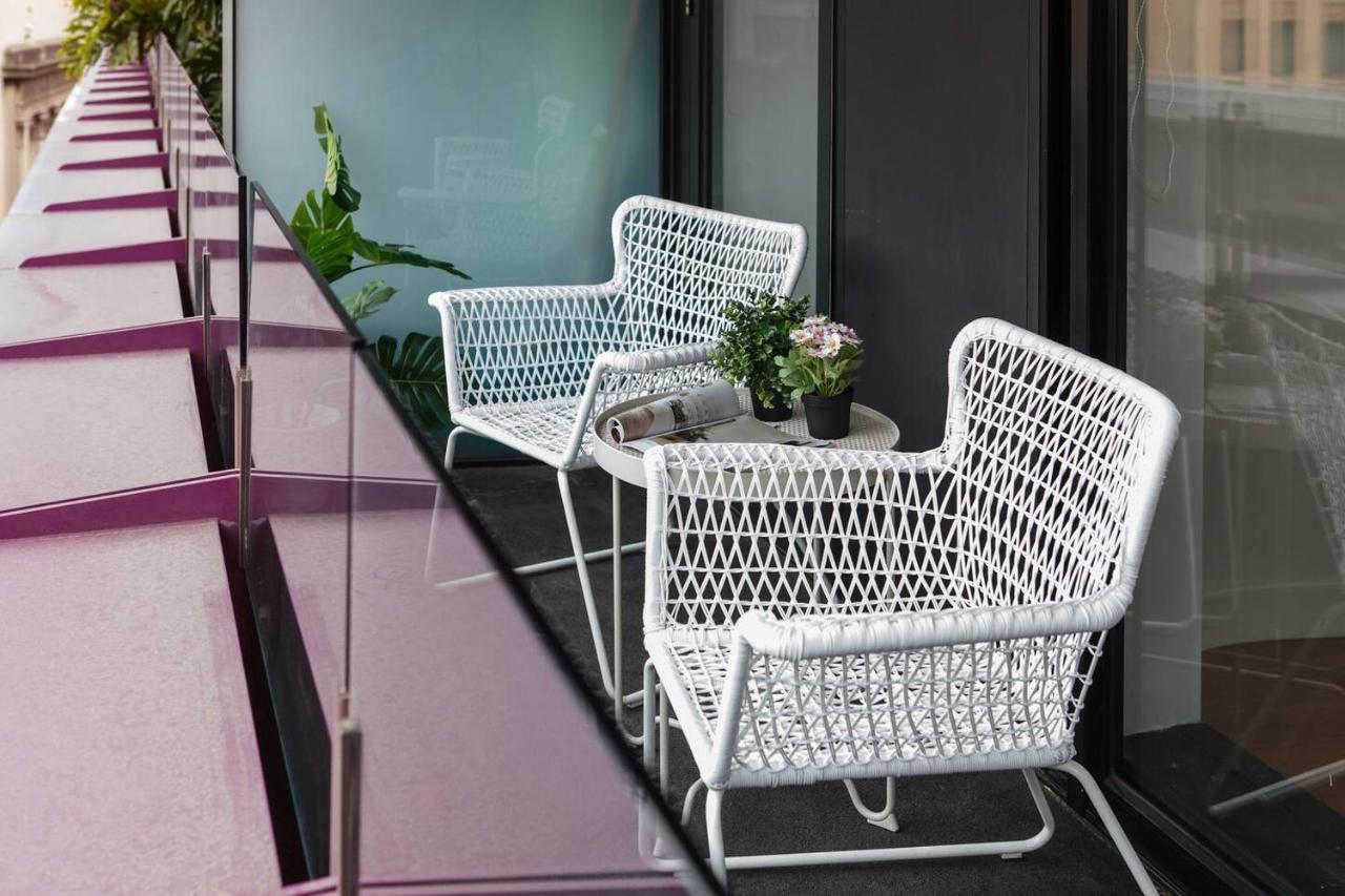 Apartment Living Made Easy On Swanston St With Parking Melbourne