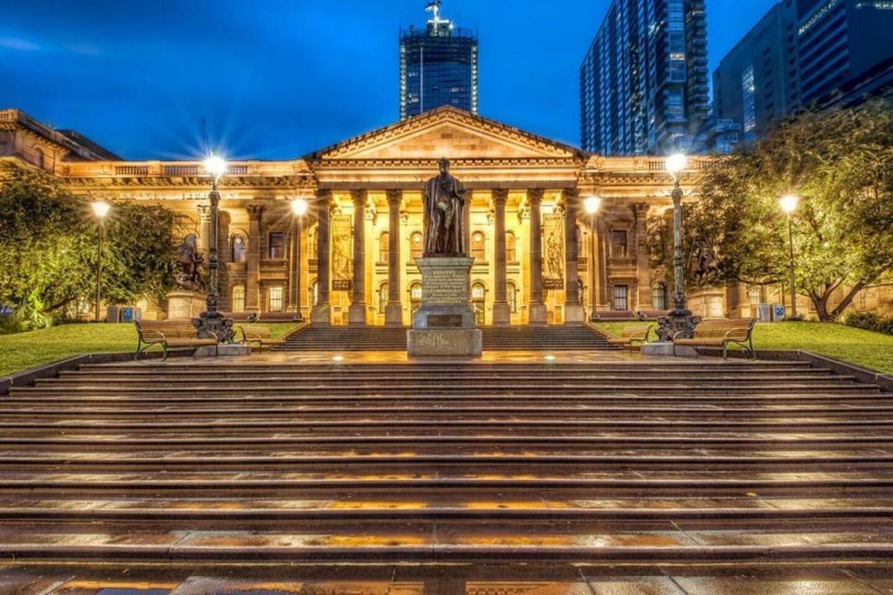 Apartment Experience The Buzzing Swanston Locale From Qv Melbourne