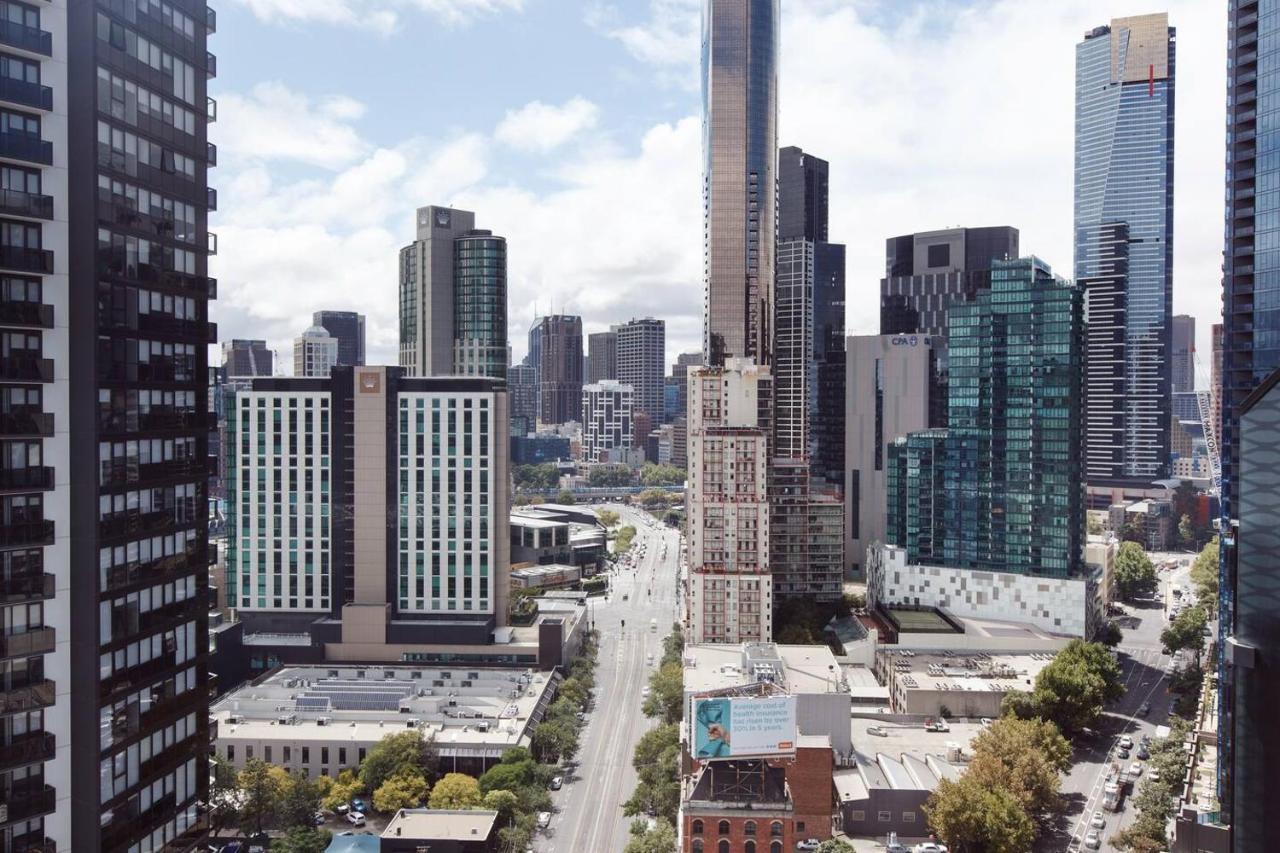 Stunning Sky-high Urban Pad At Southbank *