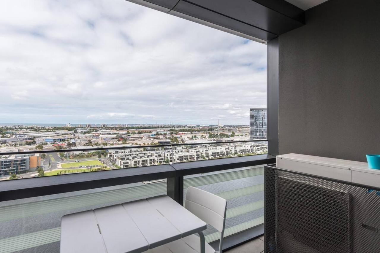 Apartment Elevated Waterfront With Indoor Pool And Views *