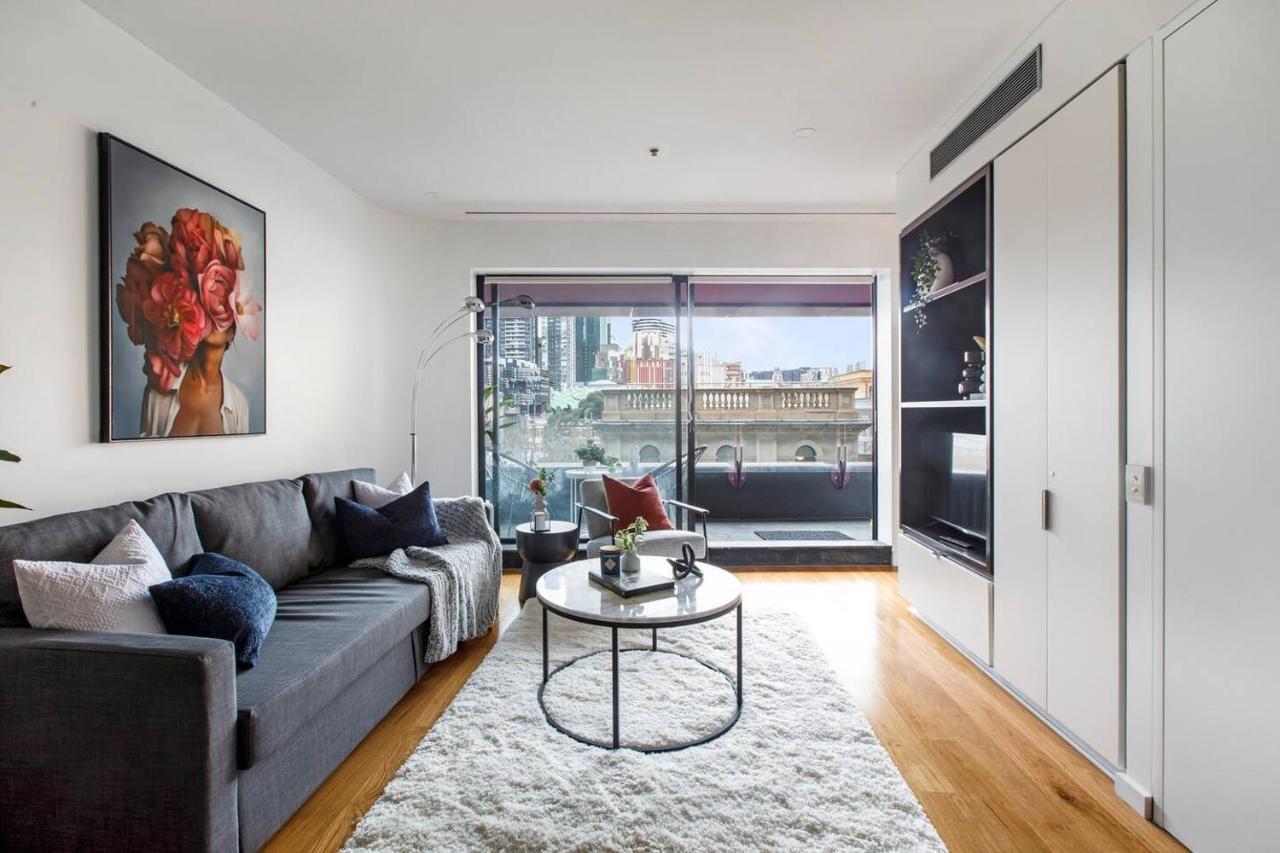 Living Made Easy On Swanston St With Parking Apartment Melbourne