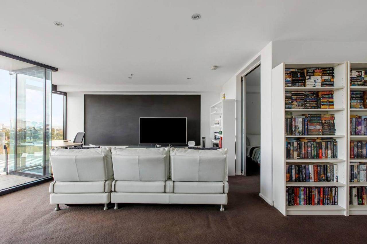 Digital Nomad Dreaming Across From Park Melbourne