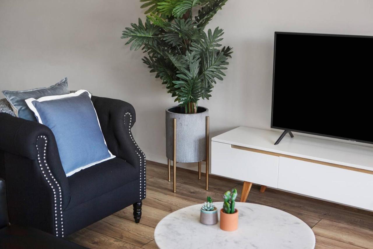 Experience The Buzzing Swanston Locale From Qv * Melbourne