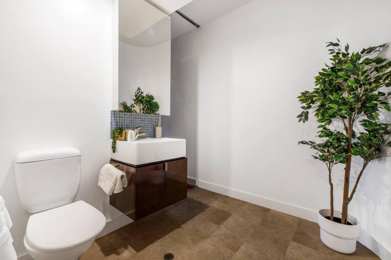 Living Made Easy On Swanston St With Parking Apartment