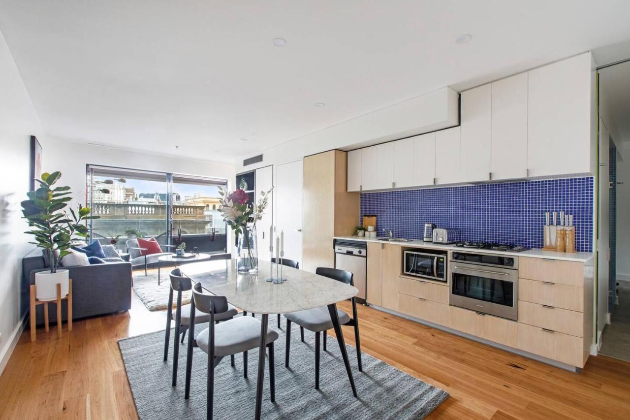 Apartment Living Made Easy On Swanston St With Parking Melbourne