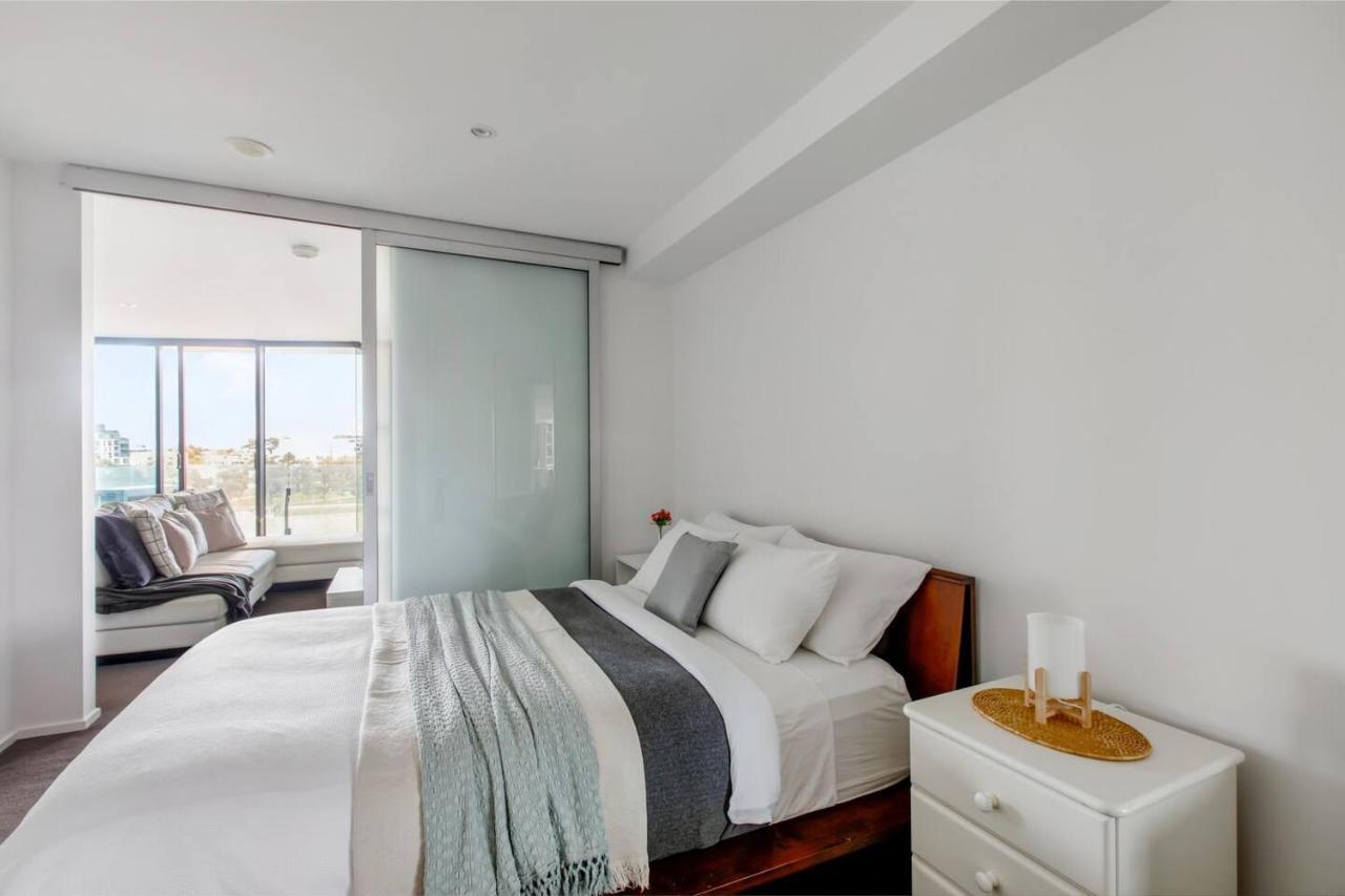 Apartment Digital Nomad Dreaming Across From Park *