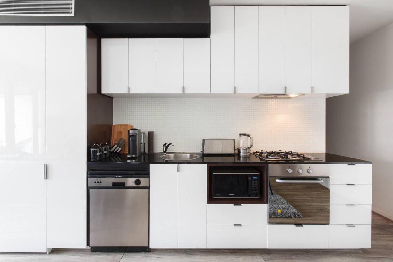 Experience The Buzzing Swanston Locale From Qv * Melbourne