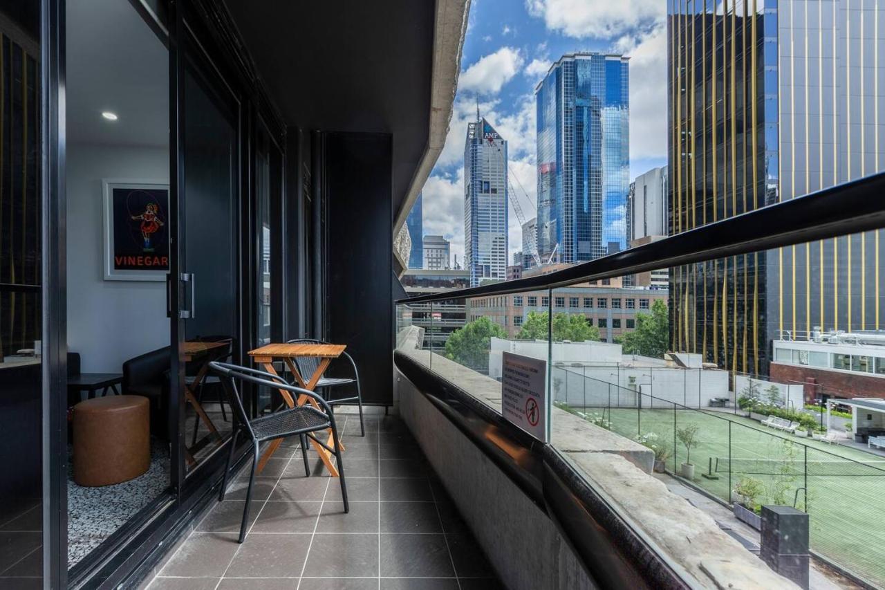 Katherine Place - Modern And Balcony Pad Apartment *