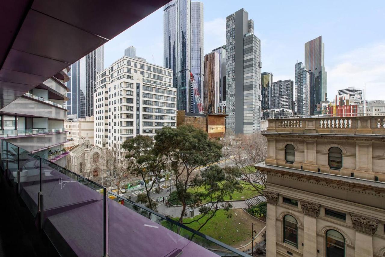 Living Made Easy On Swanston St With Parking *