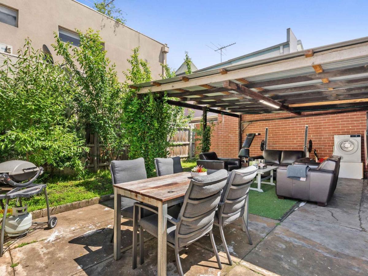 Holiday home Walk To The Mcg - Renovated House With Back Yard *